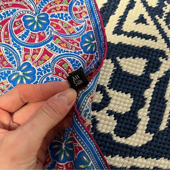 Allen Edmonds Silk Pocket Square - Picture 7 of 10